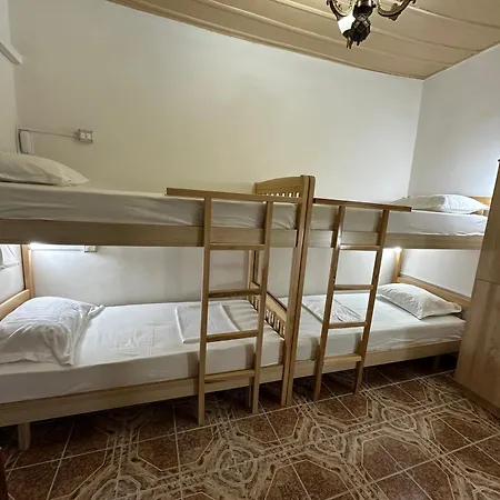 Lemon Breeze Hostel Tirana